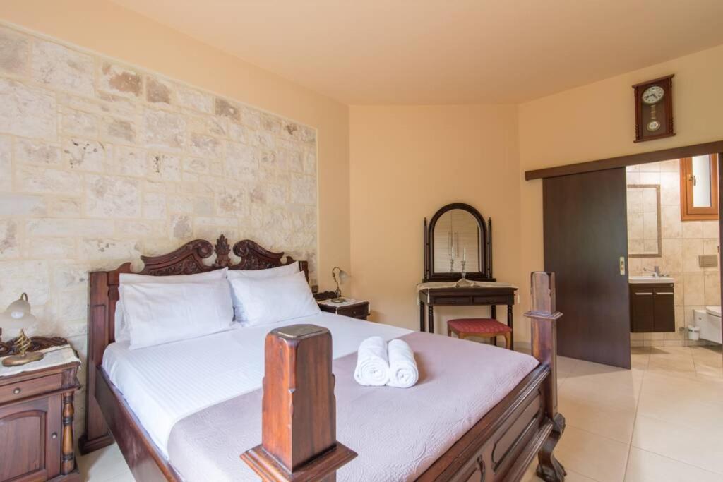 Heraklion Comfy House With Mountain View Екстериор снимка