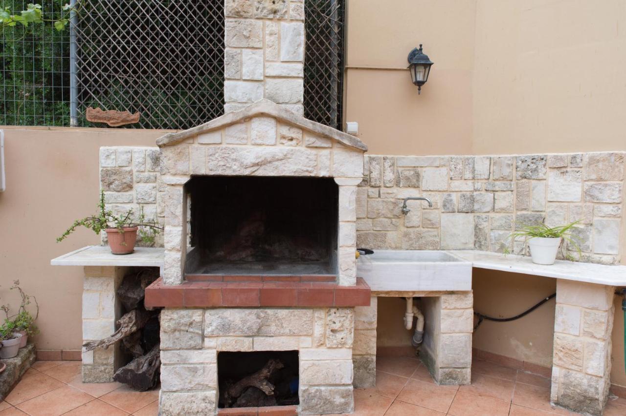 Heraklion Comfy House With Mountain View Екстериор снимка