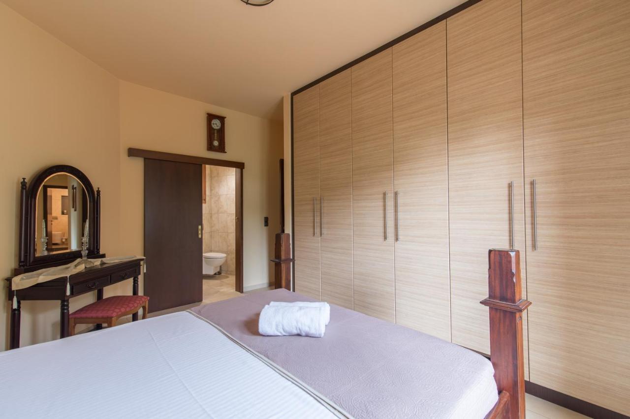 Heraklion Comfy House With Mountain View Екстериор снимка