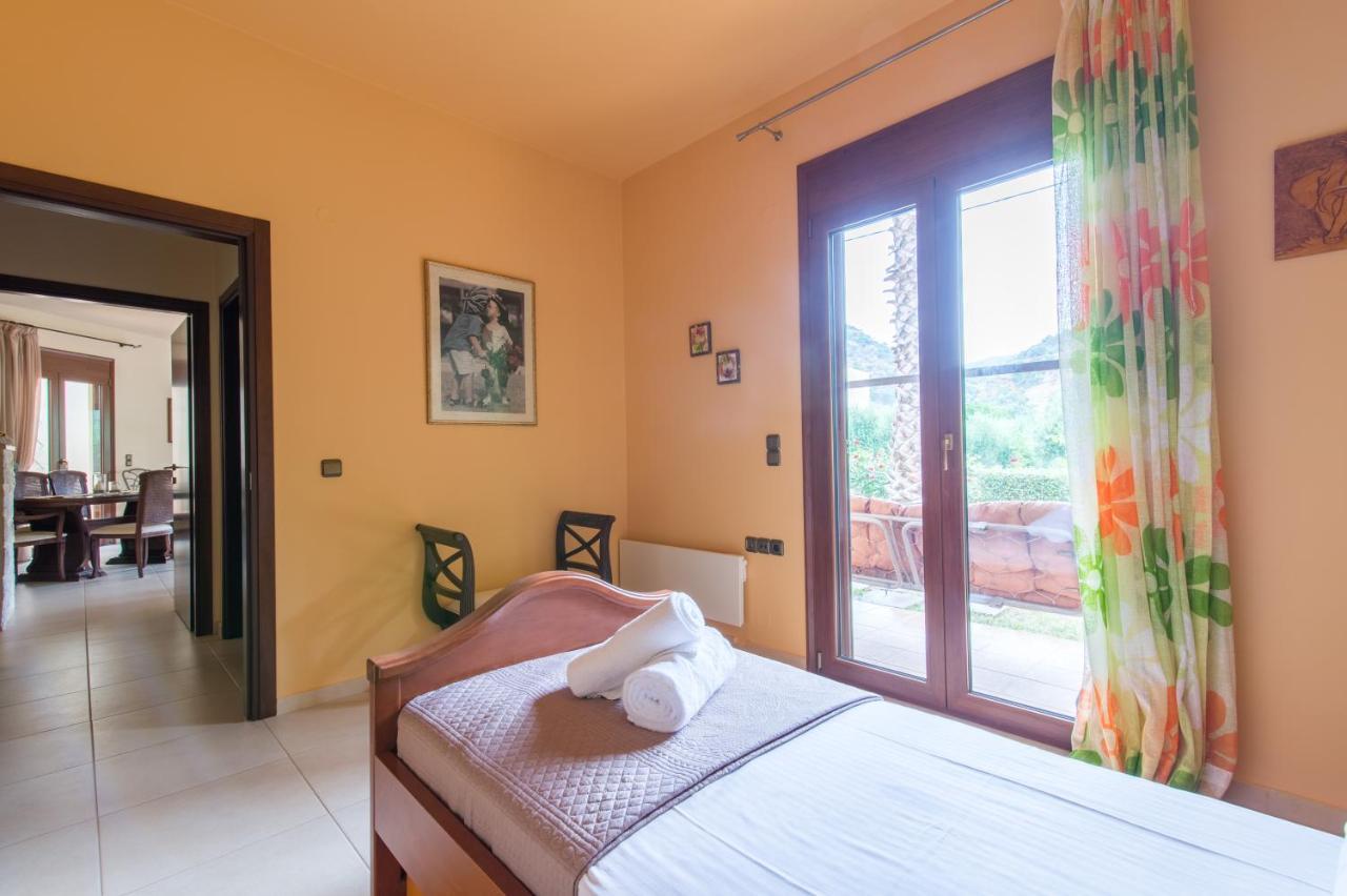 Heraklion Comfy House With Mountain View Екстериор снимка