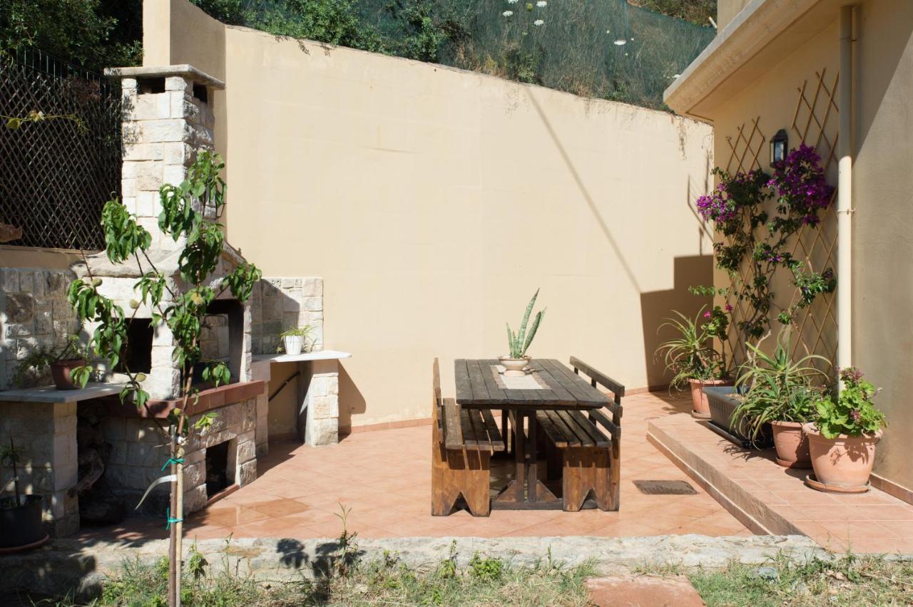 Heraklion Comfy House With Mountain View Екстериор снимка